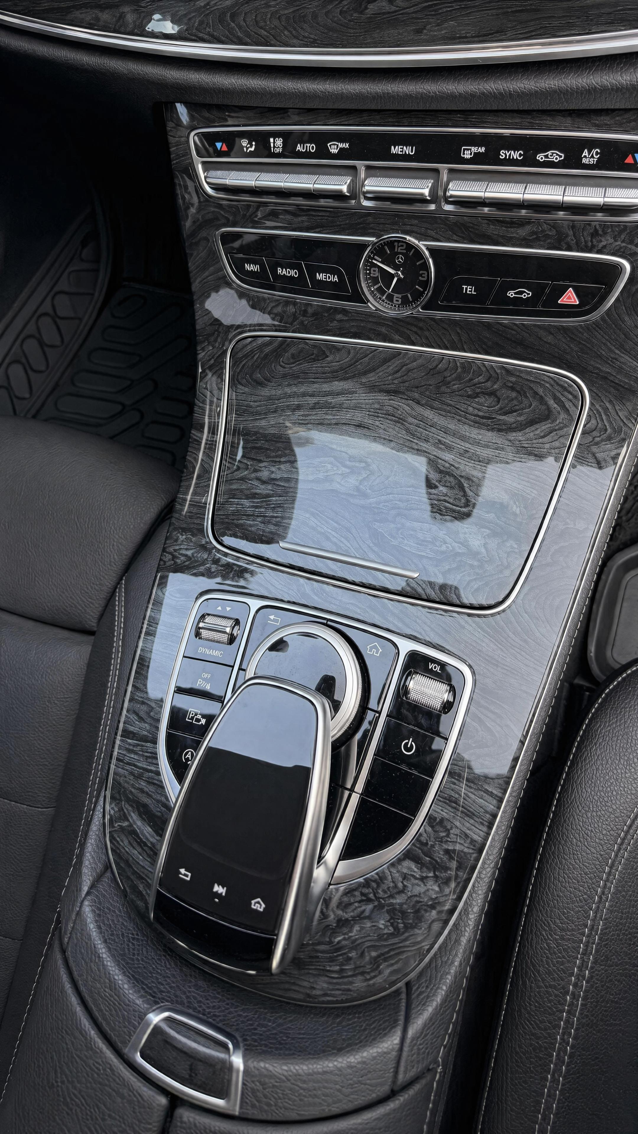 Декоративная консоль Mercedes с аквапринтом